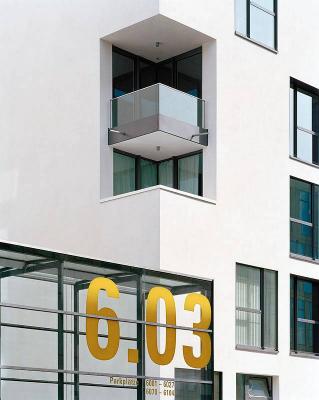 Detail Eckbalkon zur Straßenseite