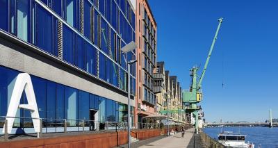 Rheinuferpromenade am Rheinauhafen