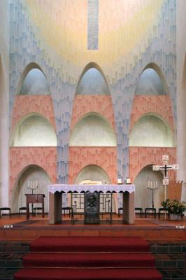 Altarraum der Heilig-Kreuz-Kirche vor dem Umbau