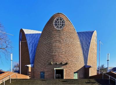 Eingangsfassade St. Engelbert in Köln-Riehl