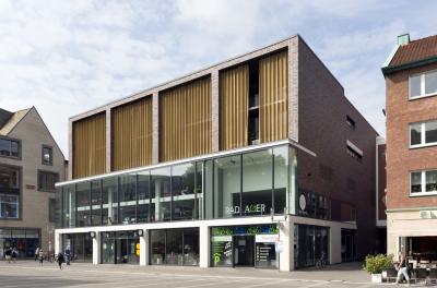 Straßenfassade 