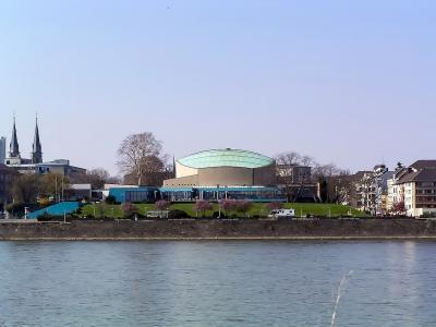 Beethovenhalle Bonn, vom Rhein aus gesehen