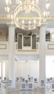 Blick auf die Orgel in der Auferstehungskirche