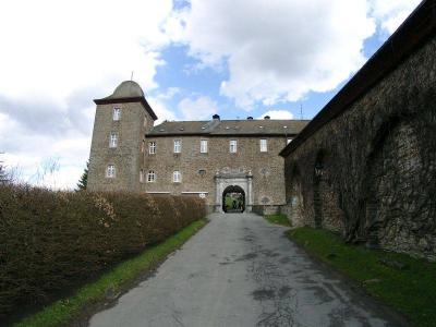Zufahrt Burg Schnellenberg
