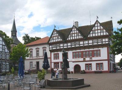 Südfassade Rathaus Blomberg mit Fachwerkgiebeln