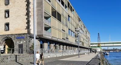Halle 11 an der Rheinpromenade