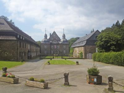 Schloss Neuenhof mit Vorburg