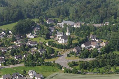 Luftbild St. Peter und Paul Wormbach
