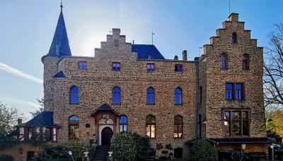 Hauptgebäude Burg Satzvey, Hofansicht