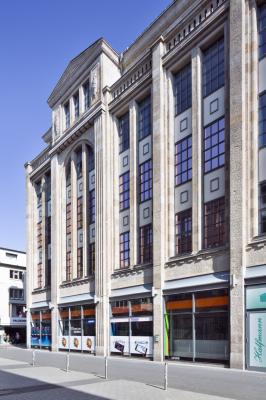 Blick entlang der Fassade