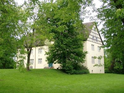 Blick vom Garten auf Schloss Alverdissen