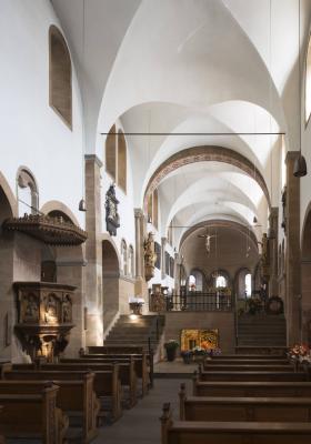 Innenansicht mit Blick zum Chor