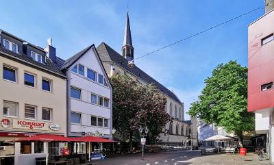 St. Remigius Bonn im Straßenraum