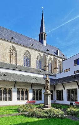 Remigiuskirche Bonn mit Kreuzgang