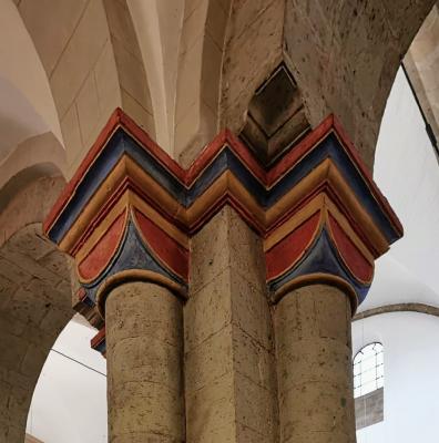 Farbige Kapitelle