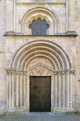 Hauptportal von St. Johann
