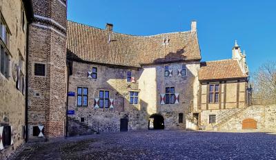 Im Innenhof der Hauptburg