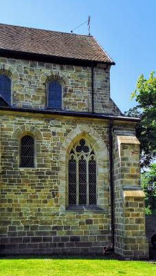 Dreibahniges gotisches Fenster in der Nordfassade