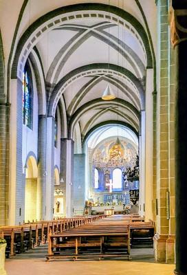 Kircheninnenraum, Blick nach Osten zum Chor