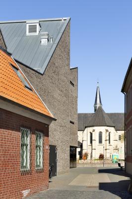 Kirchplatz und Kulturhistorisches Zentrum Vreden links