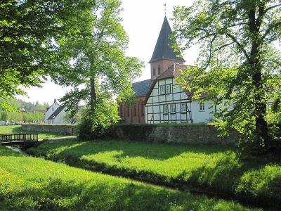 Stadtmauer mit Graben