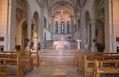 Innenansicht mit Blick zum Altar