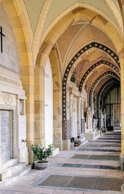Wandelhalle mit Gruften