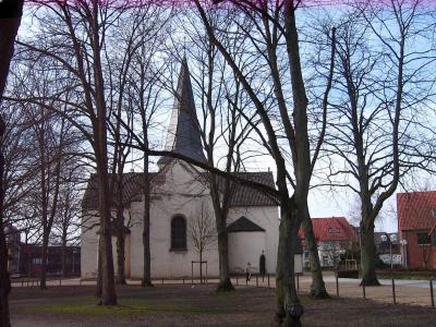 Blick auf Chor und Querhausarme mit halbrunden Apsiden