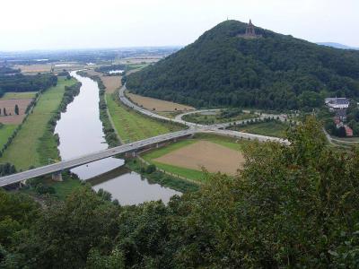 Blick auf  Wittekindsberg mit Kaiser-Wilhelm-Denkmal und Umgebung