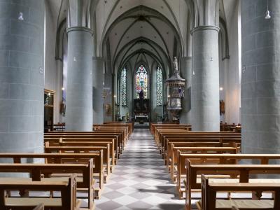 Kircheninnenraum, Blick nach Osten zum Chor