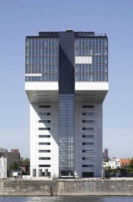 Frontalansicht Kranhaus