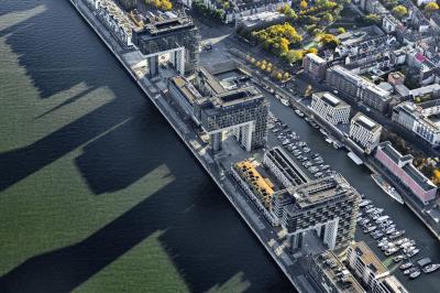 Kranhäuser am Rhein von oben