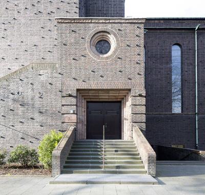 Eingang Kapelle Herz-Jesu-Kirche