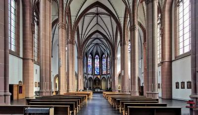 Kircheninnenraum St. Agnes, Blick zum Chor