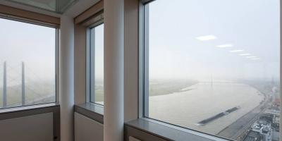 Ausblick auf den Rhein aus dem Mannesmann-Hochhaus