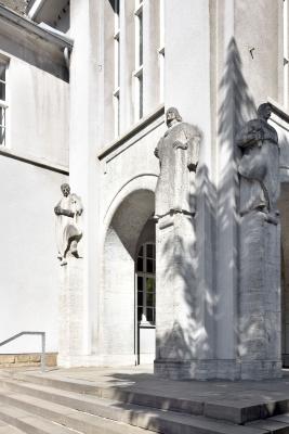 Neues Rathaus Schwerte, seitlicher Haupteingang, Arkadengang