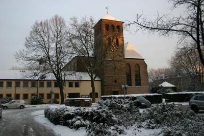 Kirchengebäude der Prämonstratenser-Abtei St. Johann in Duisburg-Alt-Hamborn, 2010