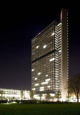 Abgeordnetenhaus bei Nacht