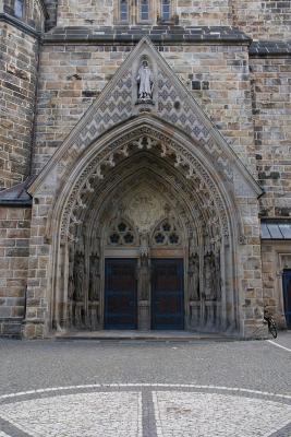 Westportal der Kirche