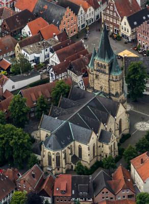 Luftbild St. Laurentius mit Blick auf den Chor