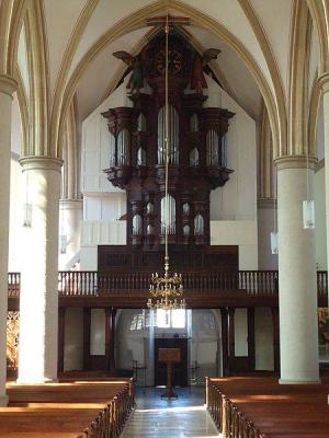 Blick nach Westen mit Orgel 