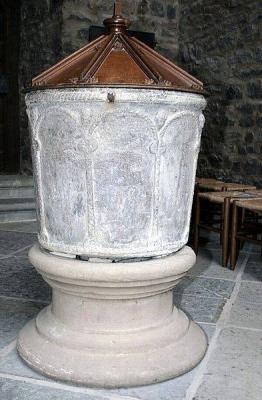 Romanischer Taufstein aus St. Martinus