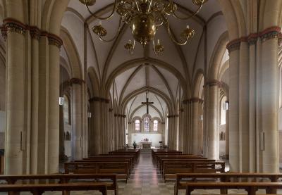 Innenansicht mit Blick in den Chor
