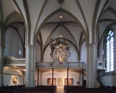 Innenraum, Blick nach Westen mit Strahlenkreuzmadonna