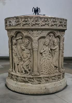 mittelalterlicher Taufstein (um 1280)
