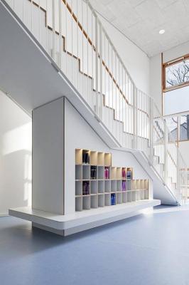Treppenaufgang mit integriertem Schuhschrank