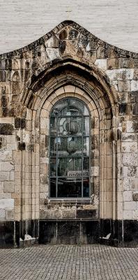 integrierte Mauerreste von St. Kolumba außen
