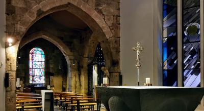 Blick vom Kapellenaltar in den Kirchenraum