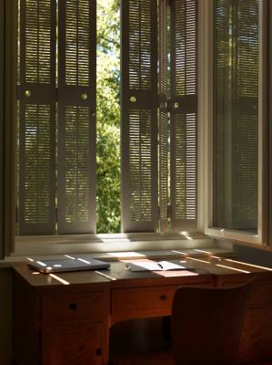 Lichtspiel mit Fensterladen