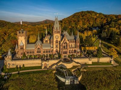Luftbild Schloss Drachenburg Westansicht